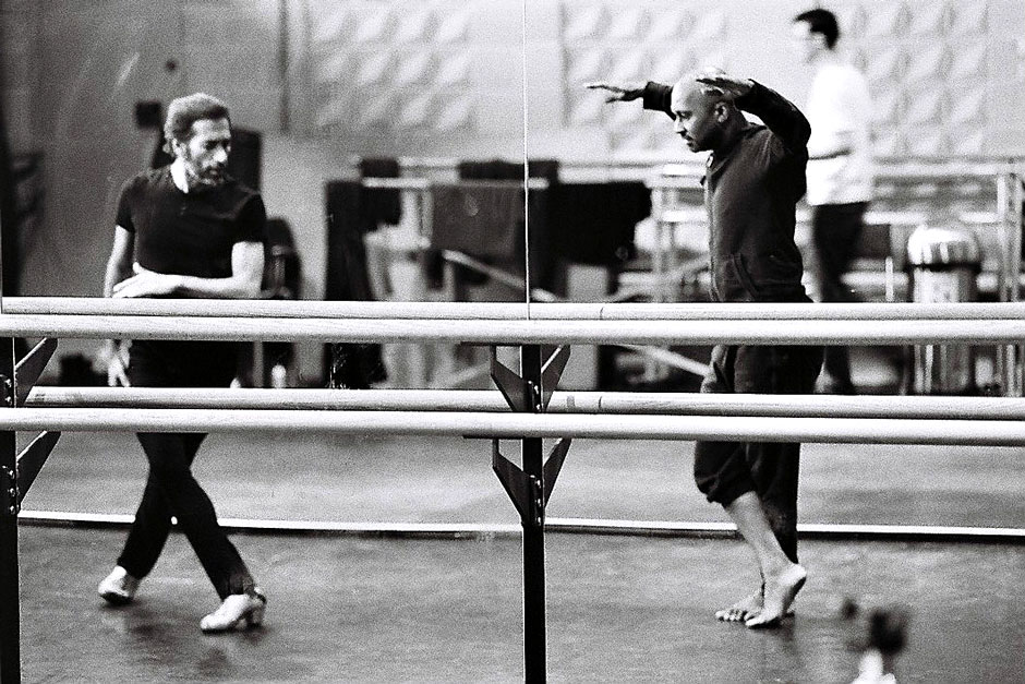 Akram-Khan-Galvan-2014-02 © Jean Louis Fernadez