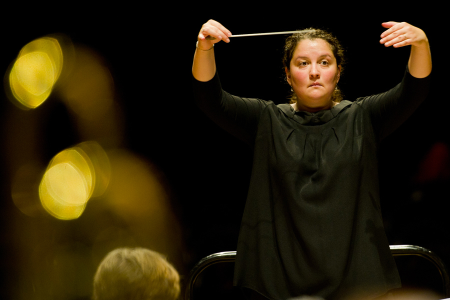 Zahia Ziouani avec l'Orchestre Symphonique Divertimento Zahia Ziouani avec l'Orchestre Symphonique Divertimento